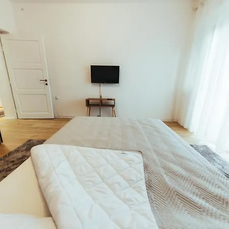 Sunny Apartment *